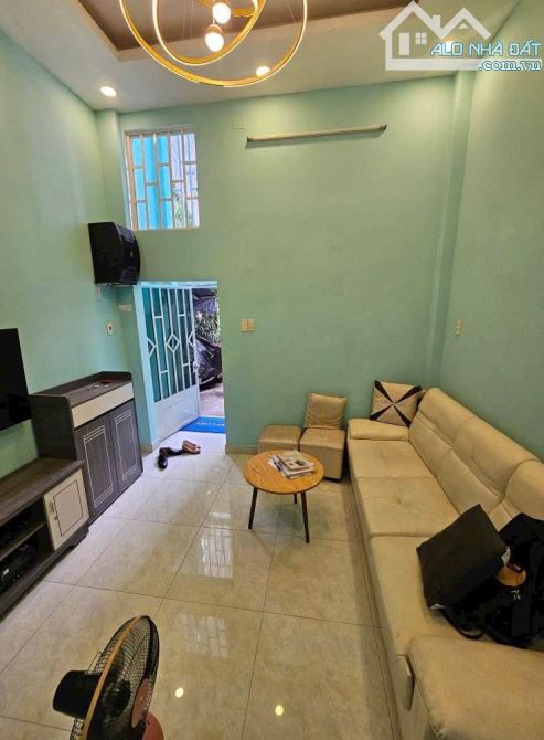 Cần bán nhà 2 tầng hẻm xe hơi đường Võ Văn Kiệt phường 5 quận 5