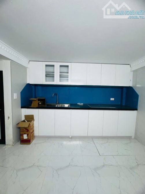 BÁN NHÀ THỊNH LIỆT, Ô TÔ ĐỖ CỬA, FULL NỘI THẤT Ở LUÔN, 36M2 GIÁ CHỈ 8,35 TỶ