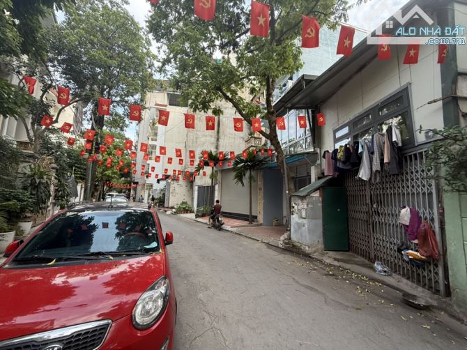 Bán đất mặt phố Mỹ Đình, 138m2, hai mặt phố, vỉa hè rộng, kinh doanh, giá 31 tỷ.