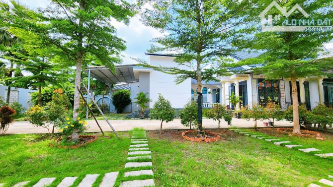 Đất Lớn 2.500m² Kèm Nhà Vườn Đẹp Tại Đức Hòa, Long An - Giá Tốt!