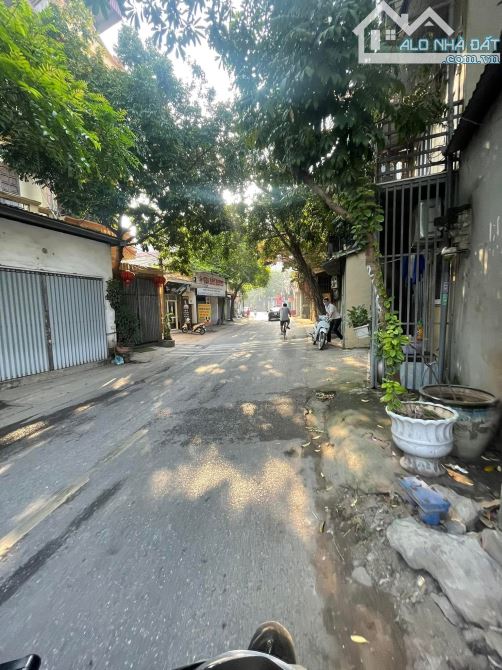Bán gấp 43m2 đất Đông Mỹ - Thanh Trì, ô tô đỗ cửa, Chỉ hơn 4 tỷ, Siêu hiếm