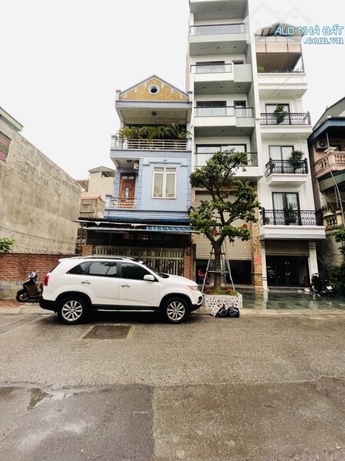 BÁN NHÀ NGỌC LÂM 32 tỷ 95m VỈA HÈ 3 Ô TÔ TRÁNH,HAI MẶT NGÕ,LONG BIÊN