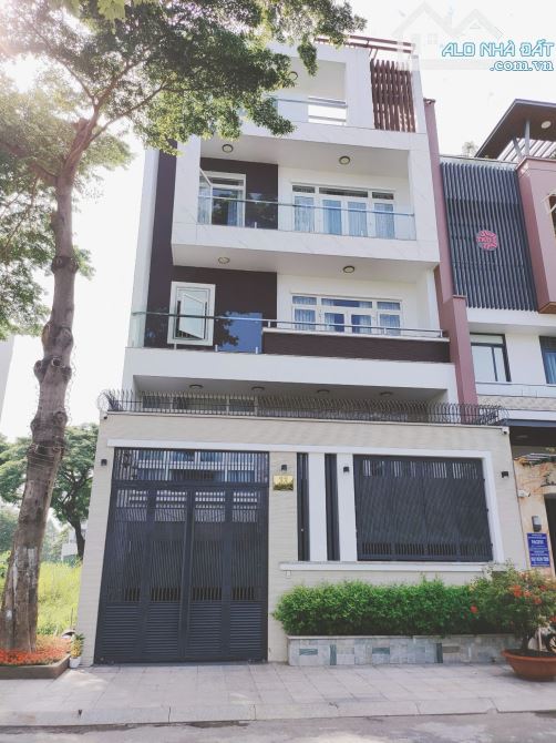 Biệt thự Khu VIP Villas Thạnh Mỹ Lợi; 160m2 đất; Đầy đủ phòng chức năng, sân vườn; 35.8 Ty