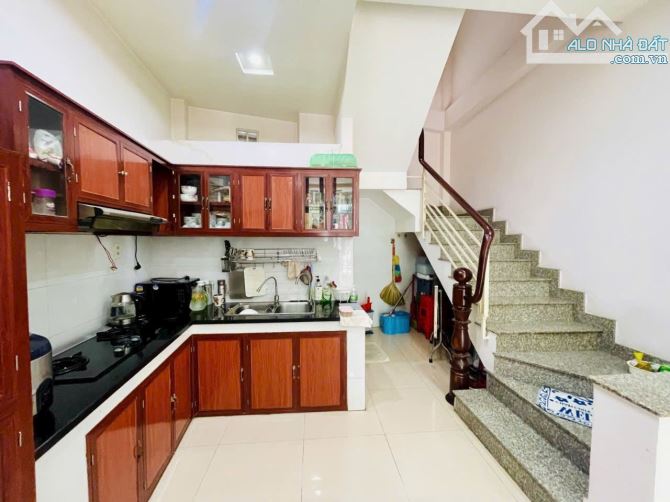 NHà Bán gấp giáp Quận 10,đường 3/2-gần 40M2-3 Tầng -Giá chỉ nhỉnh 6Ty xíu còn TL‼️❤️