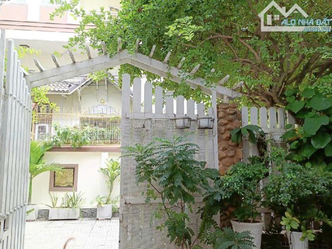 Chỉ 9.8 tỷ có nhà 5 tầng đẹp kèm hầm Lê Quang Định sát Bình Thạnh 74m2 ngang 4.3m ngay TT.