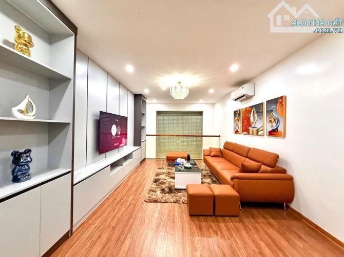 🏡CHÍNH CHỦ TẶNG CHO ACE CHỐT NHÀ VÀ CÔNG CHÚNG 1 CHỈ VÀNG 9999  9.x TỶ CÓ NHÀ ĐẸP TRUNG - 10
