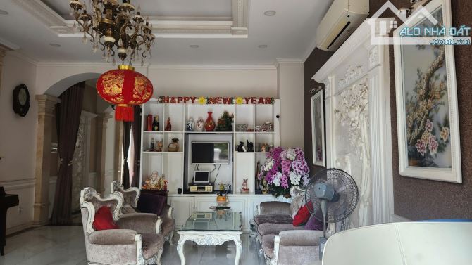 Chủ hạ bán gấp nhà BT liền kề cityland- Emart Phan văn trị P5 GV, 6*20M Hầm 4 tầng 27 TỶ - 10