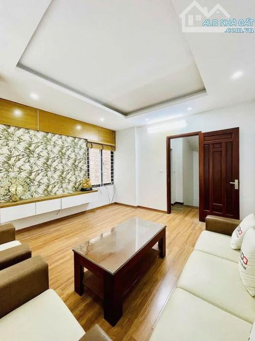 Đường Láng Đống Đa -Lô góc 2 thoáng nội thất  ngõ thông sổ vuông 35m² 5 tầng giá 7.6 tỷ - 2