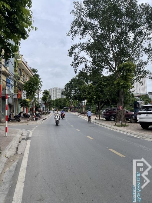 Bán nhà 3 tầng mặt đường Ngũ hiệp SĐCC DT 82 m2 thuận tiện kinh doanh và văn phòng công ty - 1