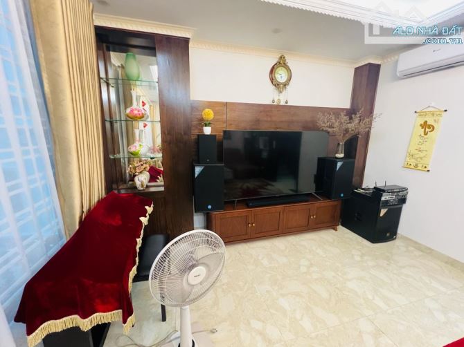 Bán nhà phân lô ô tô vào nhà Cầu giấy giá rẻ nhất khu vực - 1