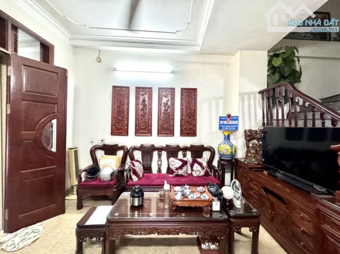 Bán gấp nhà Ngũ Hiệp ô tô ,ngõ thông nhà mới mới koong giá 5.2 tỷ - 1