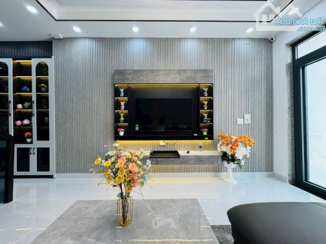 Bán nhà đẹp 4 tầng,sổ hoàn công đủ.Phường Phú Mỹ,Quận 7.Giá 7.69 tỷ. - 1