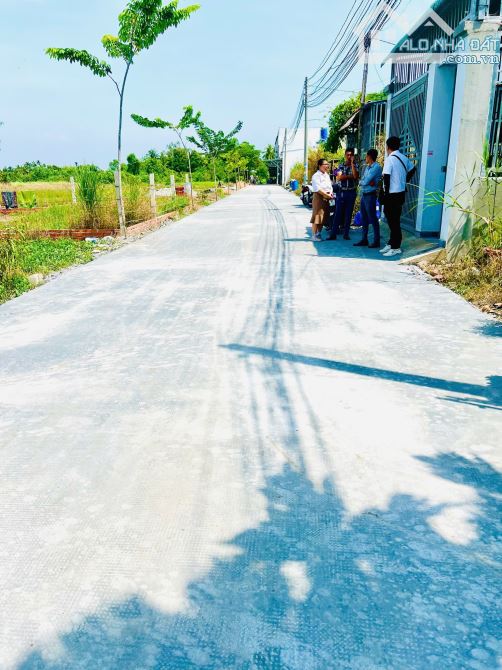 Bán lô góc gai mặt tiền đường 8m gần thị trấn đức hoà giá 3,3 tỷ - 1