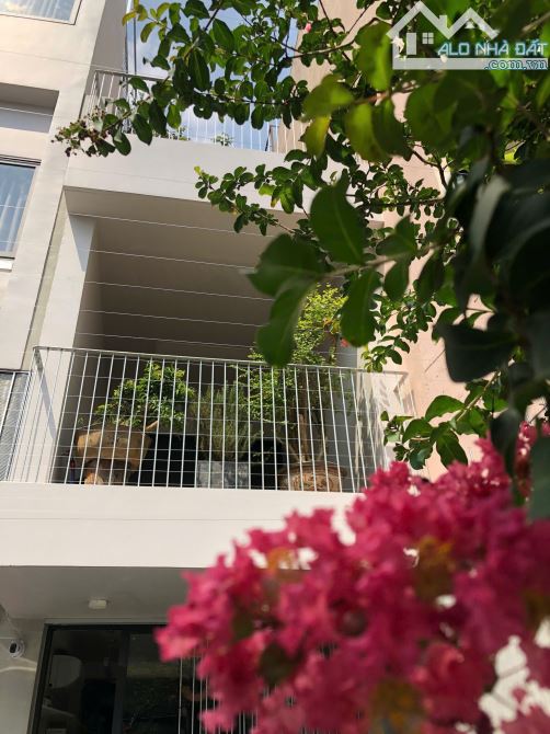 Căn Hộ DV Nguyễn Cửu Vân gần Quận 1, DT: 6x28m, 3 Tầng ST, Thu nhập: 100 Triệu, 31 Tỷ - 1