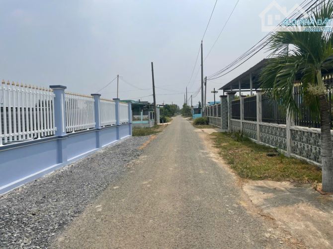 CẦN BÁN NHÀ VƯỜN 1293M² – THỊ TRẤN CẦN GIUỘC – giá chỉ 4ty3 - 1
