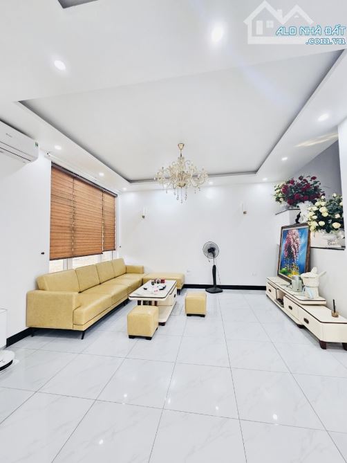 Bán Biệt Thự Việt Hưng DT:148m2 x8m2 .Khu Vip. Full nội thất . Giá :39,8 tỷ - 1