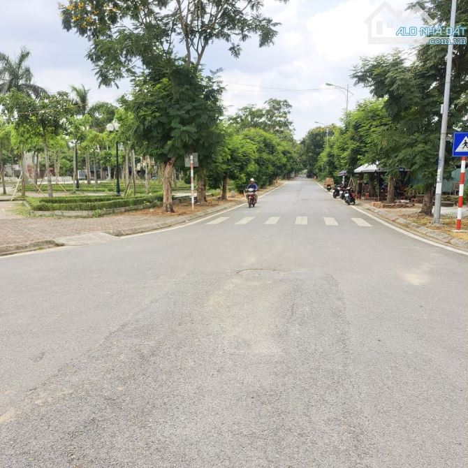 BÁN ĐẤT THẠCH BÀN LONG BIÊN,ĐƯỜNG 4,5M Ô TÔ TẢI THÔNG 108M*GIÁ 12TỶ(VIEW CÔNG VIÊN) - 1