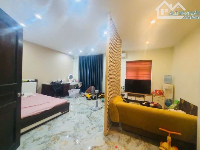 BÁN NHÀ LAM SƠN P.2 Q.TÂN BÌNH - HẺM XE HƠI 5 TẦNG 6MX9M - 9TỶ2 - 1