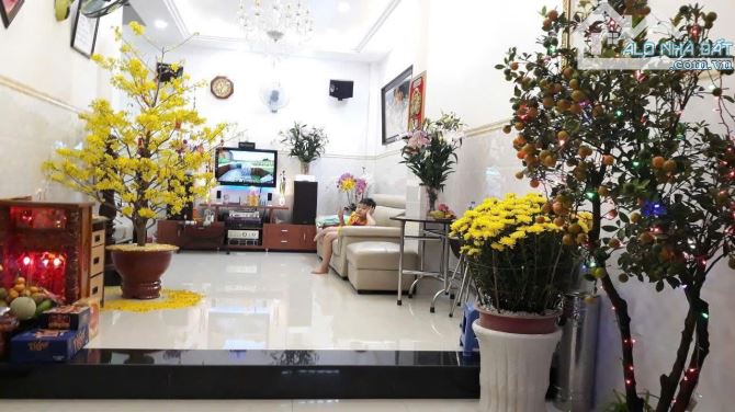 Nguyễn Tri Phương, Quận 10, DT 5 x 10m, nở hậu, 4 tầng, giá 9.3 tỷ - 1