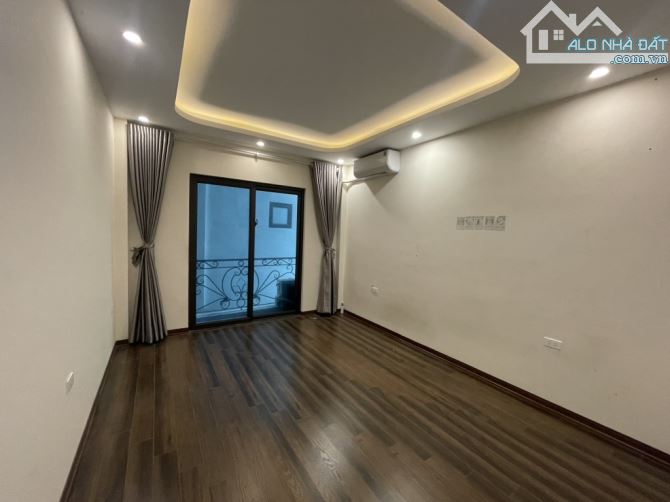 Bán gấp phố nhà Phố Trạm Ô Tô DT 30m2 4mt nhà 5 tâng giá 6 tỷ - 1