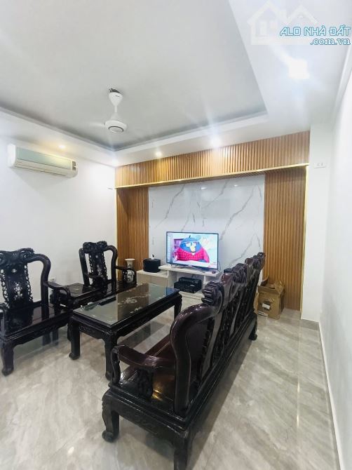 Bán chung cư A6 Giảng Võ, Ba Đình. 100m2 3 ngủ, tầng đẹp, 2 thoáng. Sổ đỏ. 6,99 tỷ. - 1