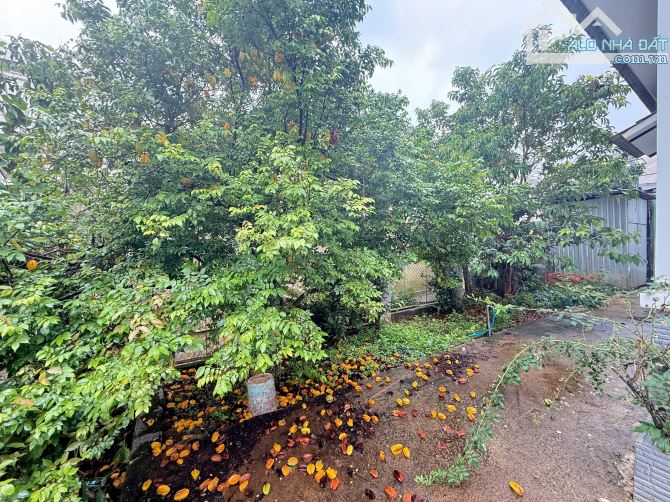 Bán Villa Sân Vườn Đã Hoàn Công 1000m2 Góc Hai Mặt Tiền Ngang 27m Có Đầy Đủ Cây Ăn Trái - 1