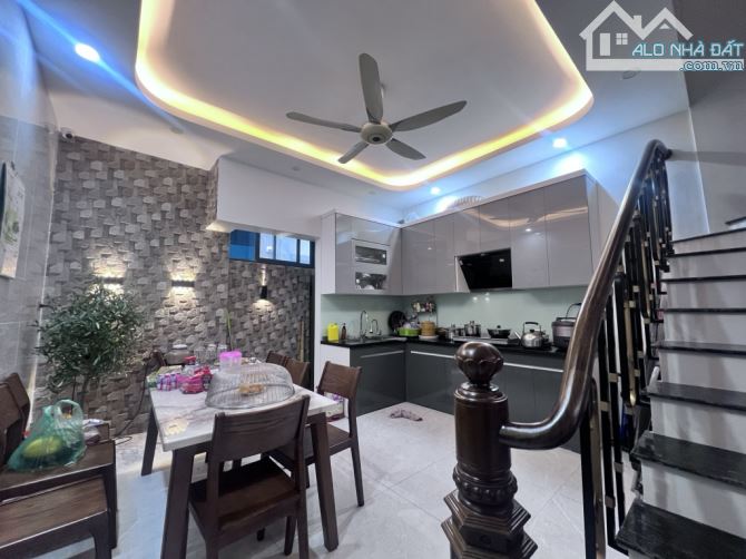 BÁN NHÀ ĐẸP PHỐ THƯỢNG THANH LONG BIÊN, 5 tầng ô tô đỗ cửa, full nội thất – chỉ hơn 10 tỷ - 1