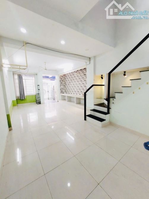 Nhà góc đẹp, 3 tầng, hẻm rộng Mặt tiền Phạm Thế Hiển P5 Quận 8 - 1
