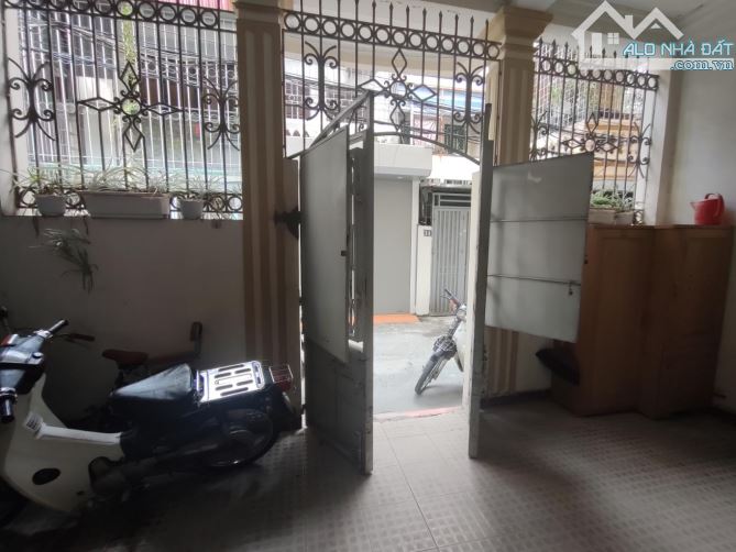 BÁN NHÀ CẦU GIẤY - Ô TÔ - LÔ GÓC  3 THOÁNG - Ở SƯỚNG - XÂY CCMN - GẦN HỒ - CỰC HIẾM - 1