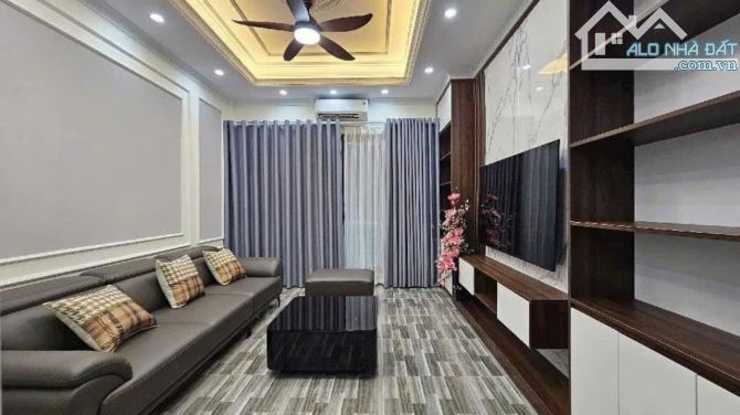 Bán nhà trung tâm Tây Hồ 35m2, 2 thoáng, ô tô, nội thất chủ tặng, nhỉnh 6 tỷ. - 1