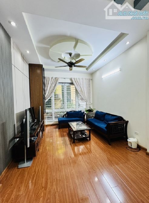 HIẾM- NHÀ 5 TẦNG 4PN, 2 THOÁNG, HOÀNG QUỐC VIỆT, Ô TÔ THÔNG TỨ TUNG - 1