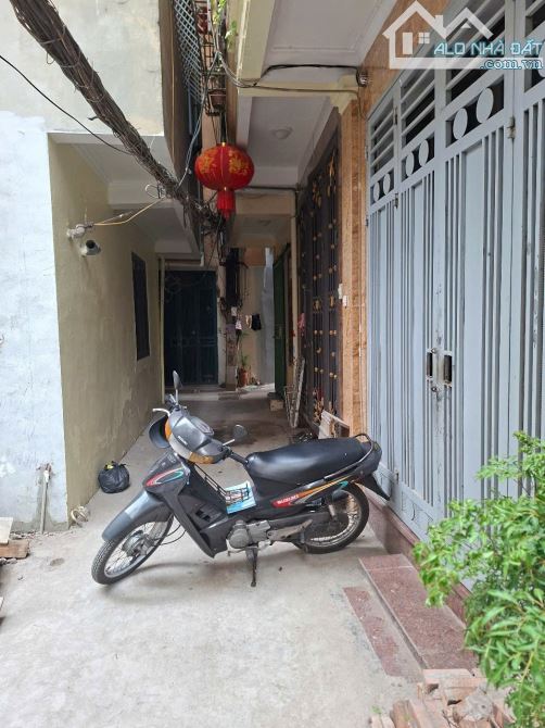 ĐẤT GIÁ RẺ TÂN MAI , 33M² , NGÕ 3 GÁC THÔNG , 40M RA Ô TÔ ĐỖ , ĐẦU TƯ TỐT , 4,9 TỶ - 1
