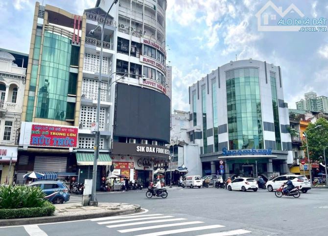 Bán góc 2 MT Trần Hưng Đạo - Châu Văn Liên Q.5 , 10 X 30m , 10 tầng, 3.239m, 30k/tháng - 1