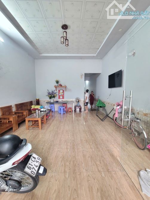 7Tỷ200__125m2__Ngay Vincom550 Dĩ An__Bán nhà cấp 4 KDC Sóng Thần B__Sổ Riêng__đường 18m - 1