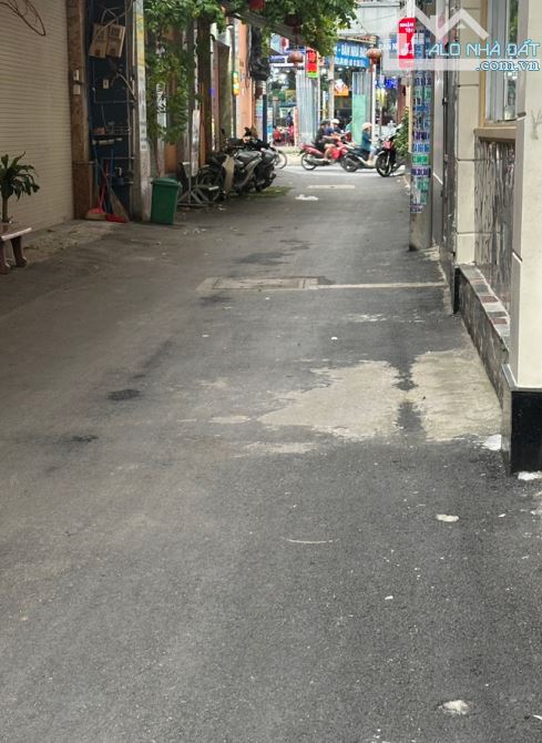 DÃY TRỌ 85M2, SÁT MẶT TIỀN NGUYỄN ẢNH THỦ -XE HƠI 7 CHỖ QUAY ĐẦU - 1