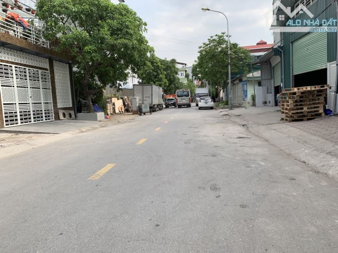 Bán 136m đất mặt phố Chính Trung Trâu Quỳ, trục đường 15m kinh doanh kho xưởng, văn phòng - 1