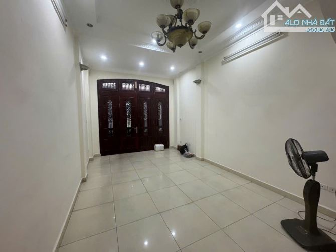 NHÀ TRUNG TÂM ĐỐNG ĐA CHỦ TỰ XÂY CHẮC CHẮN - PHÂN LÔ Ô TÔ TRÁNH, NGÕ THÔNG - 1