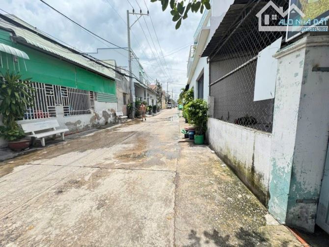 Cần Bán nhanh lô góc 2 mặt tiền + nhà cấp 4 mặt tiền đường nguyễn khuyến. - 1