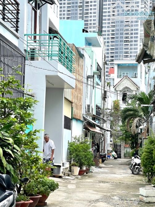 Nhà hẻm xe hơi – 2 mặt tiền gần Huỳnh Tấn Phát, Quận 7