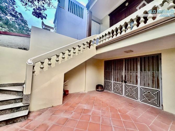 B.nhà Vỡ 4 tầng Mặt đường Tuyến 2 Ngô Gia Tự_ Xung quang toàn biệt thự Biệt phủ to đẹp - 1