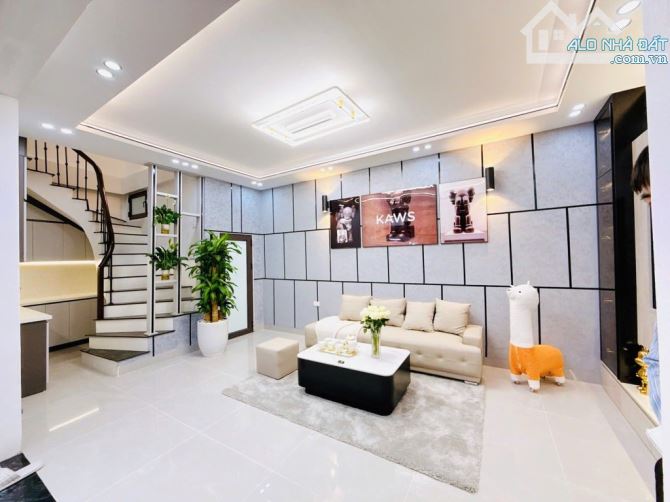 Siêu Phẩm Lò Đúc- Ô tô đỗ cửa- Nhà đẹp- Full nội thất- Vài bước ra phố- Mặt tiền khủng-38m - 1