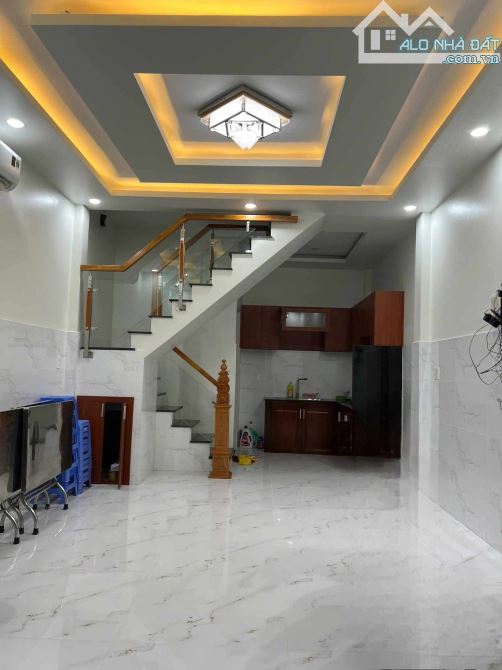 SIÊU PHẨM MI NI SÁT BÊN CHỢ GIÃN DÂN - 2 TẦNG - HIỆP THÀNH - QUẬN 12 - GIÁ 3,1tỷ - 12