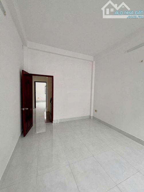 NHÀ PHỐ 3 TẦNG MỚi 56M2 HUỲNH  TẤN PHÁT Q7 - 2