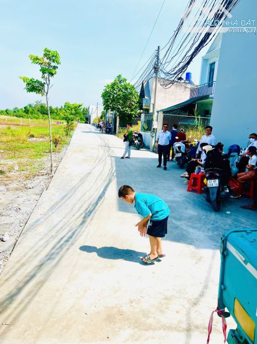 Bán lô góc gai mặt tiền đường 8m gần thị trấn đức hoà giá 3,3 tỷ - 2