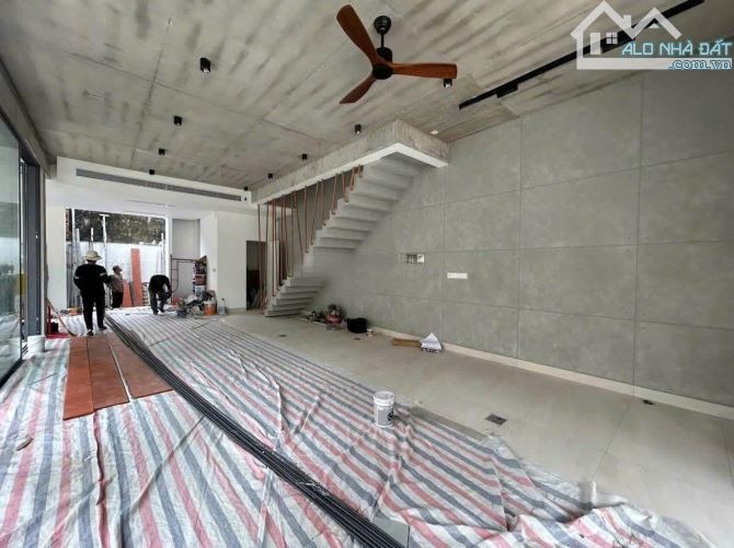 CHO THUÊ BIỆT THỰ 13B NGUYỄN Ư DĨ, QUẬN 2 - FULL NỘI THẤT - HỒ BƠI - SÂN VƯỜN - MỚI 100% - 2