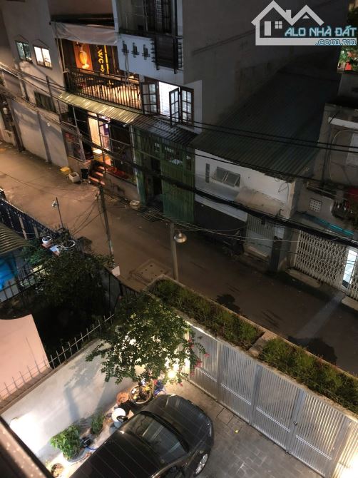 Căn Hộ DV Nguyễn Cửu Vân gần Quận 1, DT: 6x28m, 3 Tầng ST, Thu nhập: 100 Triệu, 31 Tỷ - 2