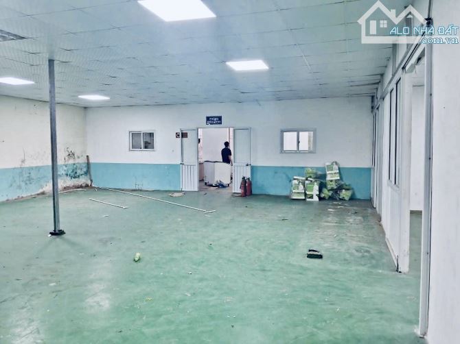 Cho thuê 550m2 kho nền sơn epoxy, trần thạch cao - 2