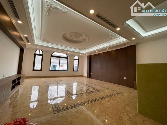 Có 1 0 2! Bán nhà DT 99M, MT 9m, phố Vĩnh Phúc, Quần Ngựa, lô góc, vỉa hè, kinh doanh - 2