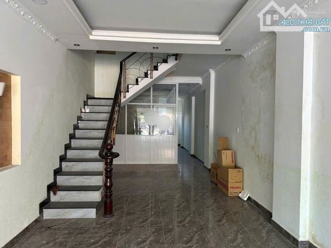 Nhà 4 tầng, 4x22m mặt tiền đường Dương Quảng Hàm, 16.5 tỷ - 2