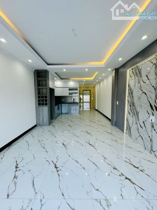 Bán nhà trung tâm quận Hoàng Mai 7 tầng thang máy gara ô tô, cho thuê văn phòng , an cư tố